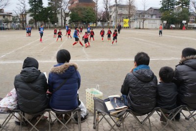 6年生は、各学年チームと対戦。